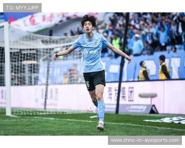 大连英博王禹前场抢断反击:速度与信任在草地与商场的双线奔袭 大连英博王禹前场抢断反击:速度与信任在草地与商场的双线奔袭